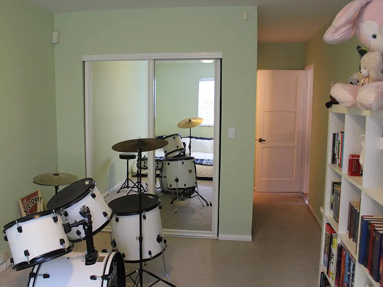 3283 Kelton Ave — Photo 12