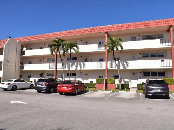 371 S Hollybrook Dr APT 310, Pembroke Pines, FL 33025