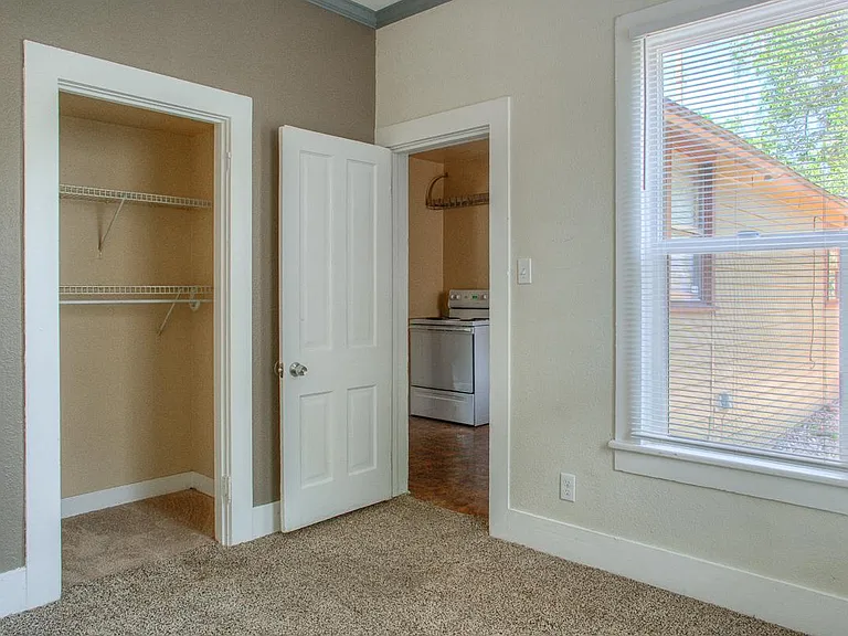 626 N Corona St — Photo 7