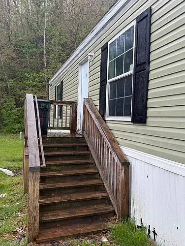 100 Nicholas Dr Photo 1