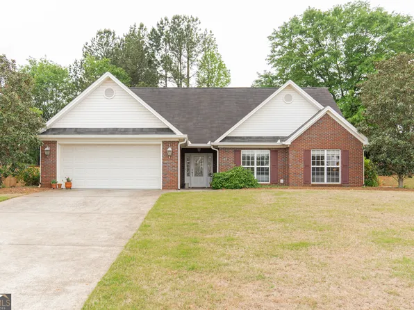 426 Old Mill Dr, Carrollton, GA 30117