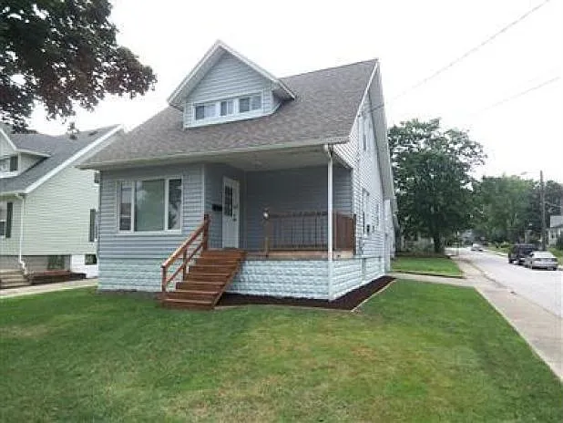 2752 3rd St photo 1