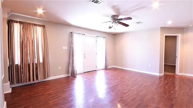 3 bed, 2.0 bath, 1350 sqft, $1,800 — Photo 3