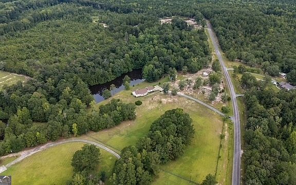 2nd image of 611 Moncrief Rd