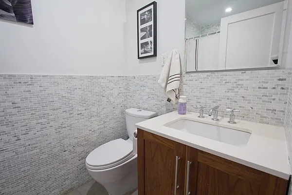Sold by Winzone Realty Inc | media 7