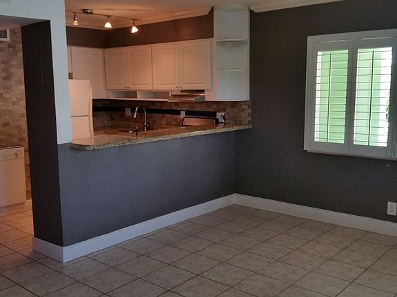 3rd image of 2124 NE 5th Ave APT 113