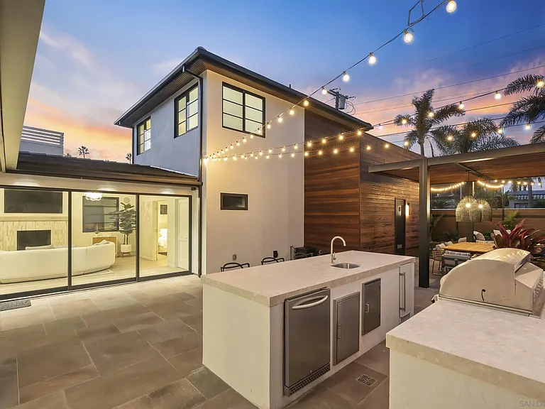 952 Pacific Beach Dr — Photo 10