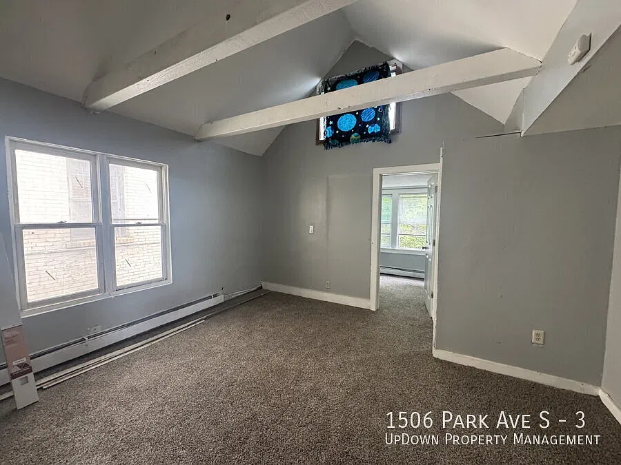 Fall/ Winter Special!) $200 Off For The First 3 Months With A Minimum 10 Month Lease. Spacious 3-... — Photo 4