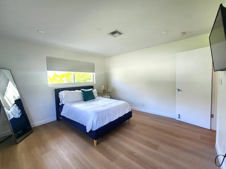 3481 NE 31st Ave — Photo 17