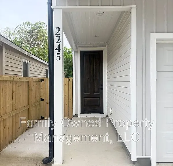2245 Fillmore St — Photo 2