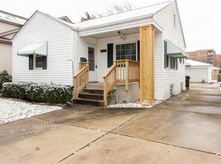 6521 W Ebinger Dr, Niles, IL 60714