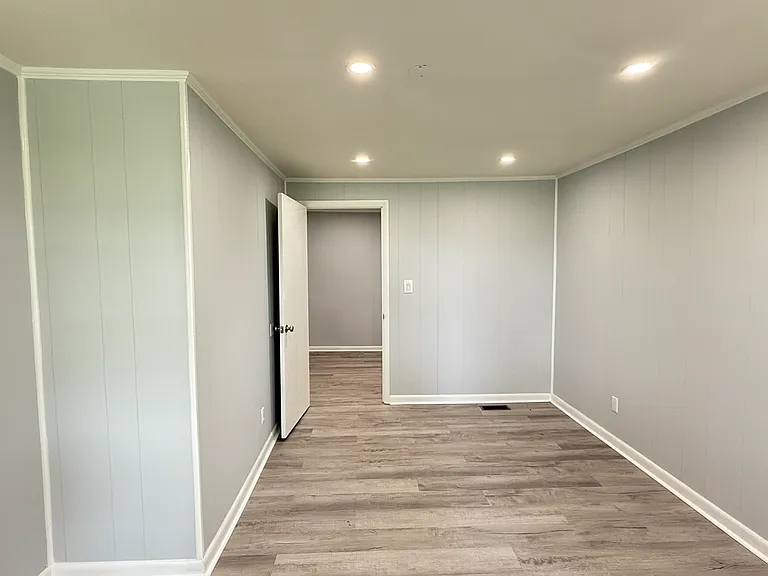 215 Newton Ln — Photo 4