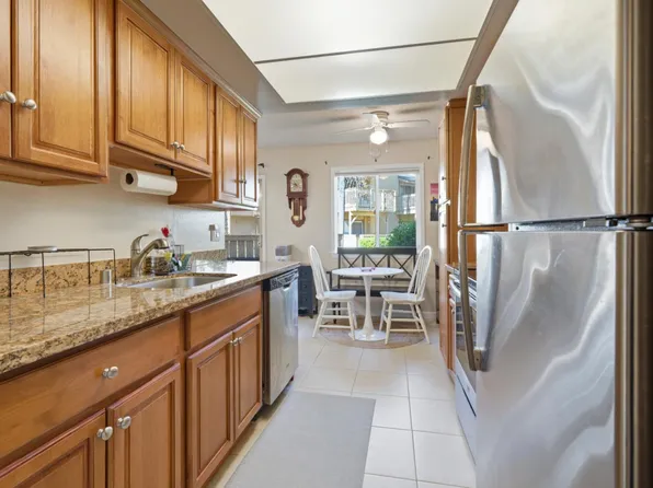 328 Northbank Ct APT 79, Stockton, CA 95207