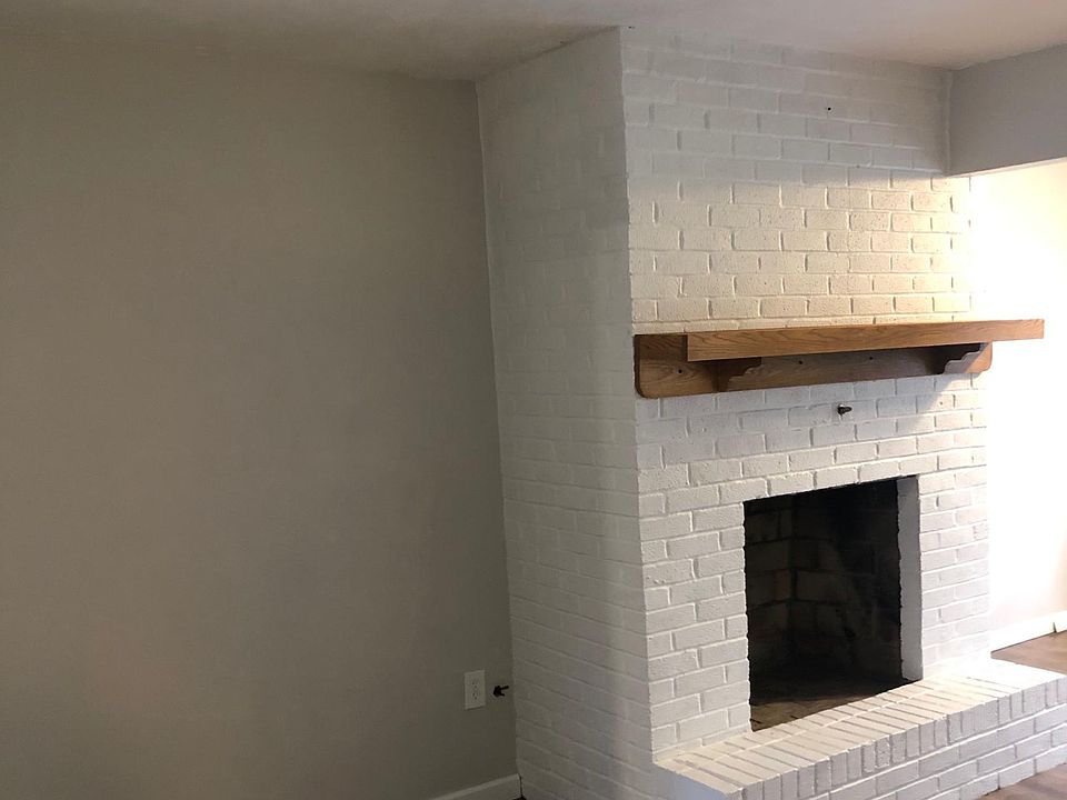 Large living room with new floors