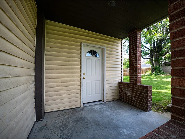 1067 Cleveland Ave — Photo 3