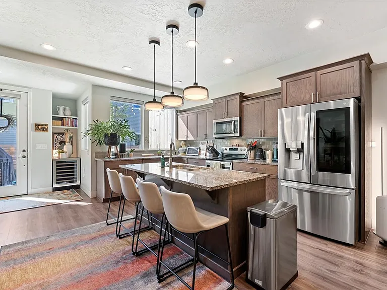 443 E Danika Ln — Photo 6