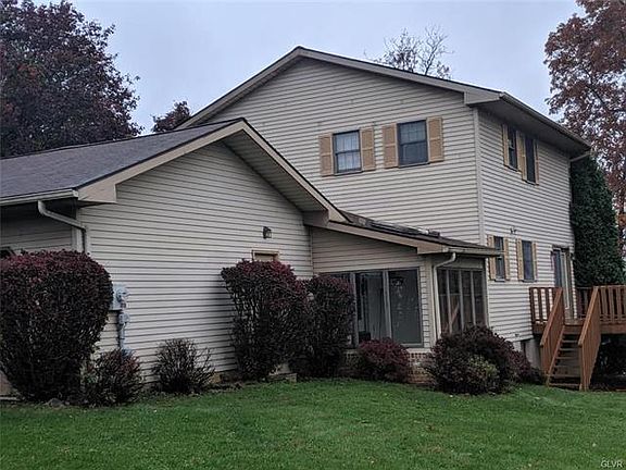 3rd image of 3520 Skyline Dr