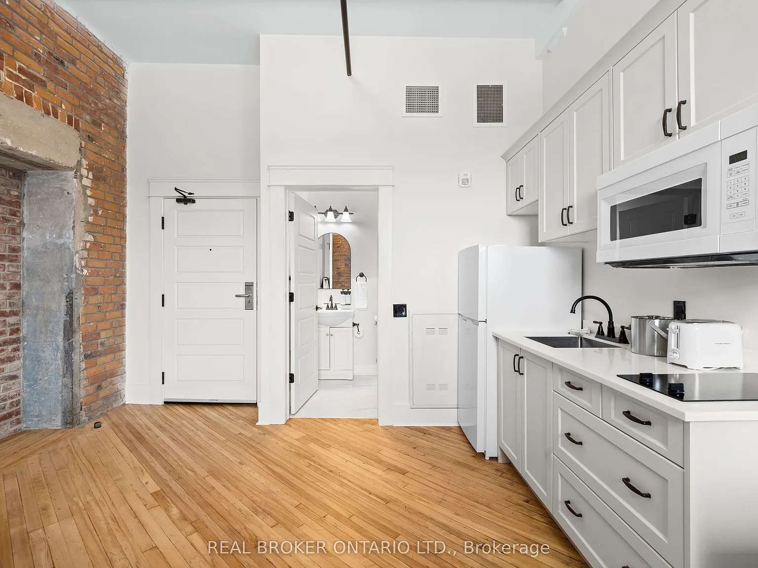 Studio, $2,200 — Photo 4