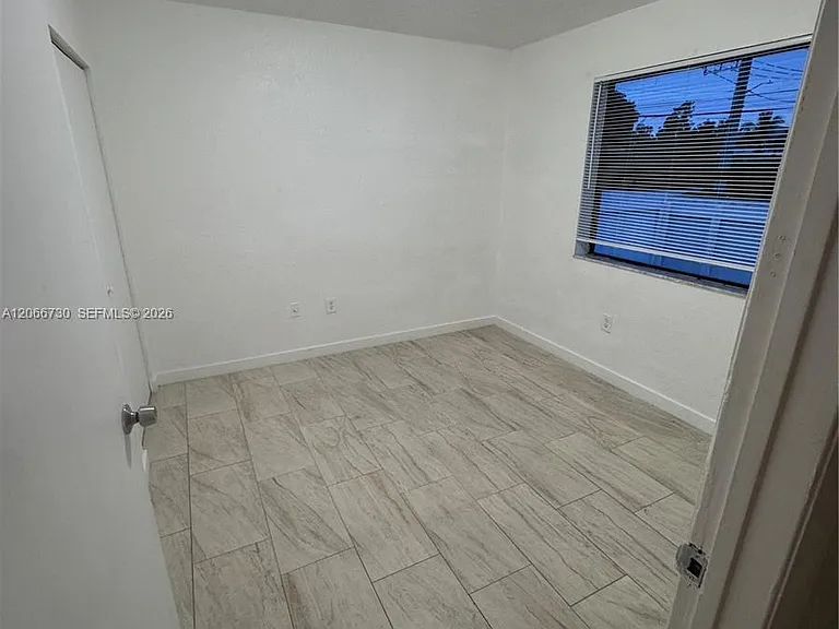 2124-2126 Thomas St #2126 — Photo 10