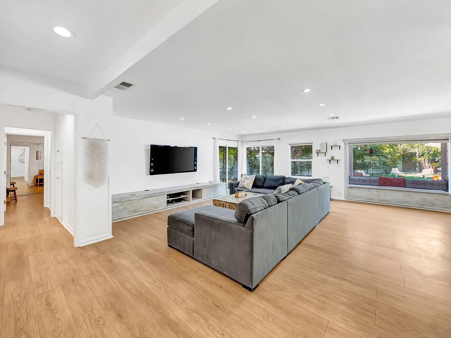 4 bed, 2100 sqft, $7,500 — Photo 3