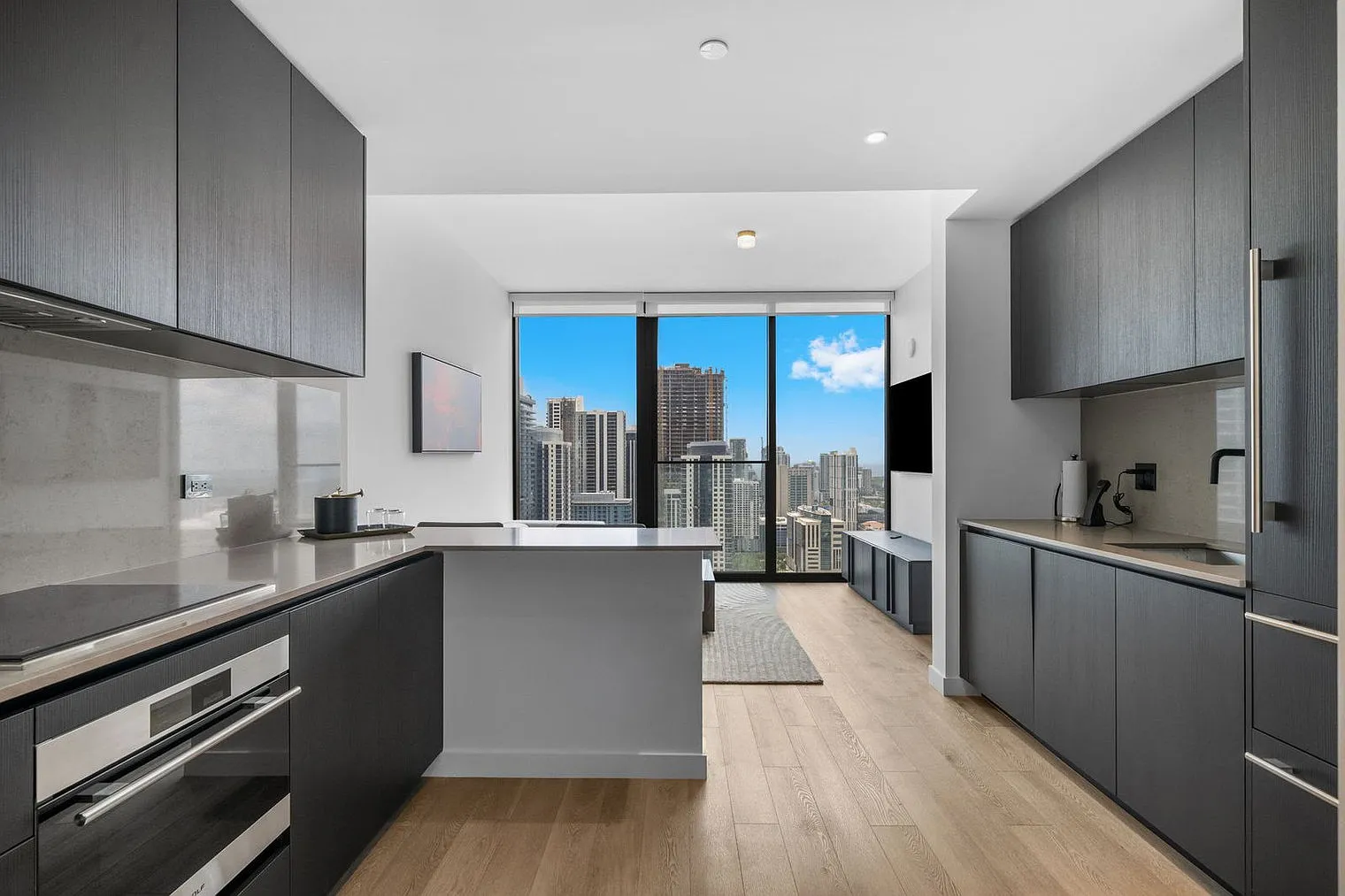 1 bed, 1.0 bath, 796 sqft, $7,360 — Photo 3