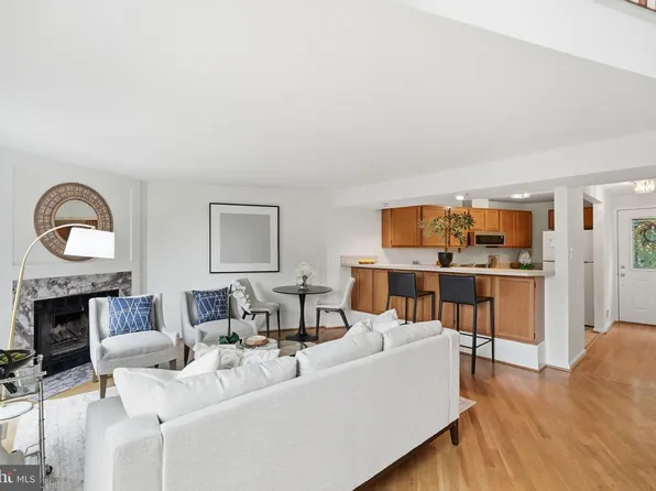 1686 Oaktree Ct, Reston, VA 20194