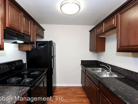 2nd image of 10229 Ashwood St #4