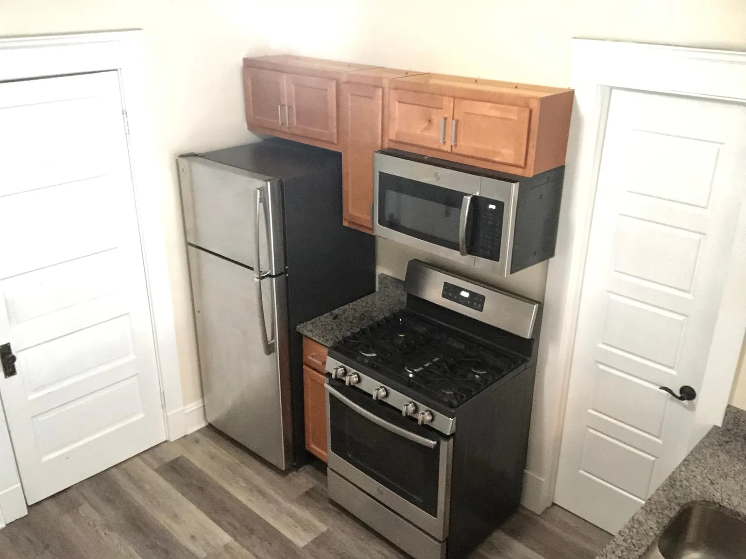 12202 Mayfield Rd — Photo 3