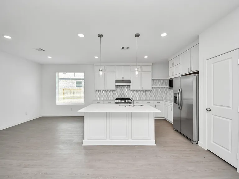 29515 Pondview Dr — Photo 13