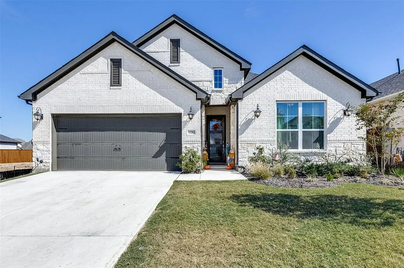 4 bed, 2510 sqft, $3,200 — Photo 1