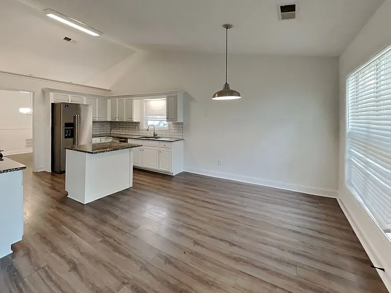 4000 Moore Creek Dr — Photo 6