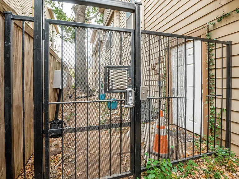 2728 Reagan St #202 — Photo 4