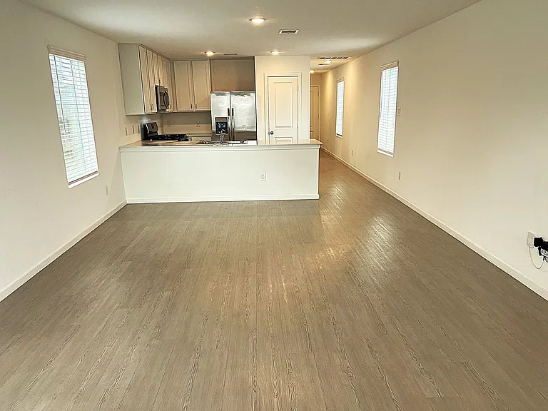 18210 Via Aurelia Dr — Photo 7