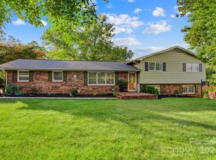 4021 6th Street Dr NW, Hickory, NC 28601