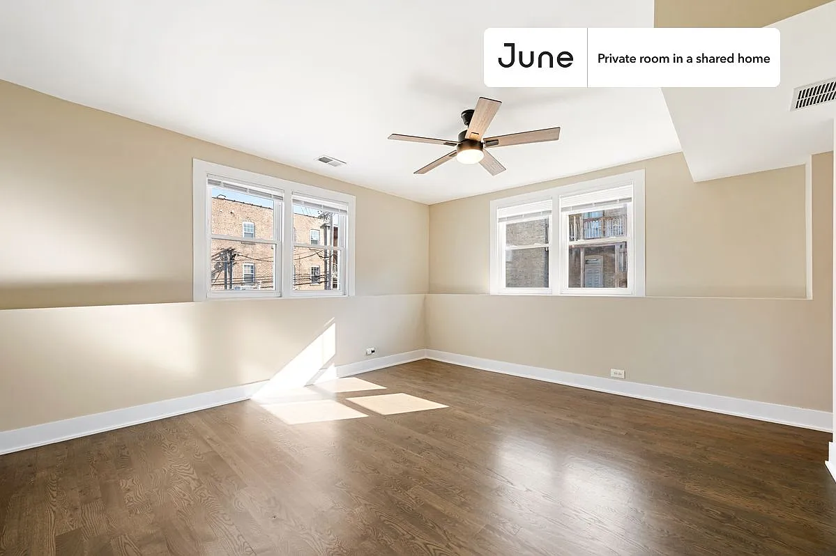 Building Photo - 3308 W Armitage Ave #A