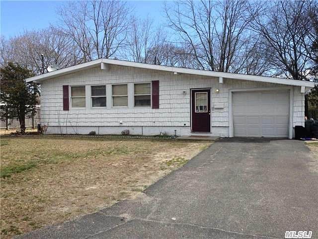 1st image of 23 Crestwood Ln