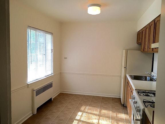 3rd image of 630 Mulford St APT 1