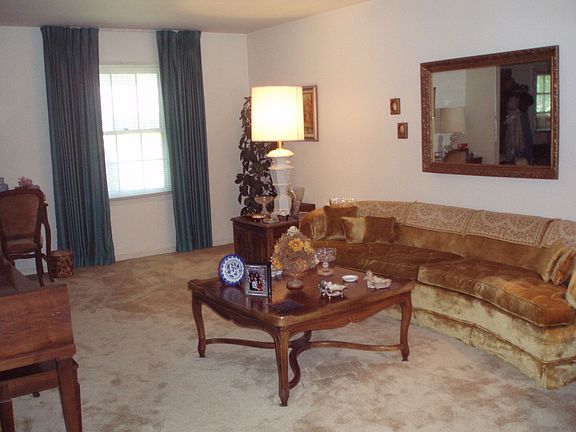 LIVING ROOM 2