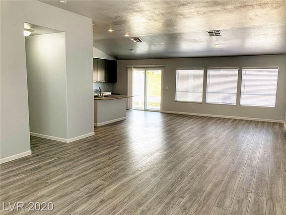 5th image of 9680 Pine Thickett Ave