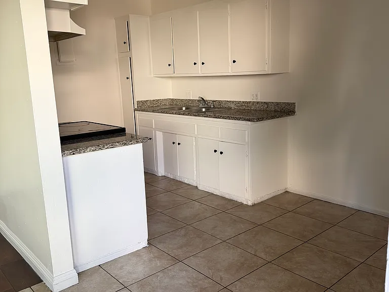 721 Ridgeway Ln #3 — Photo 6