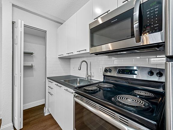 4th image of 705 W Bay St APT 11