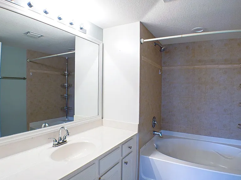 4135 Residence Dr #620 — Photo 8