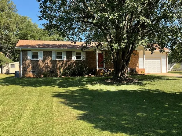 109 Woods Dr, Williamston, SC 29697
