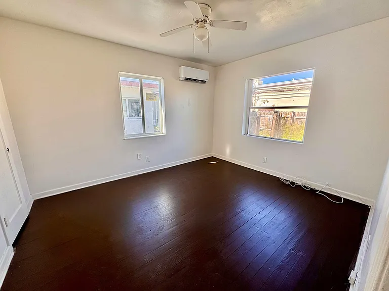 2515 Avenue E — Photo 6