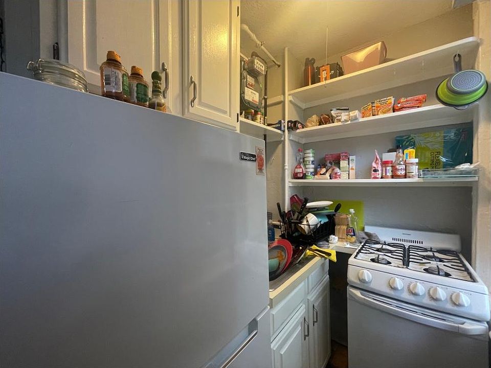 2nd image of 5 Champney Pl #B