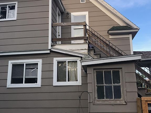 3rd image of 1715 Longyear Ave