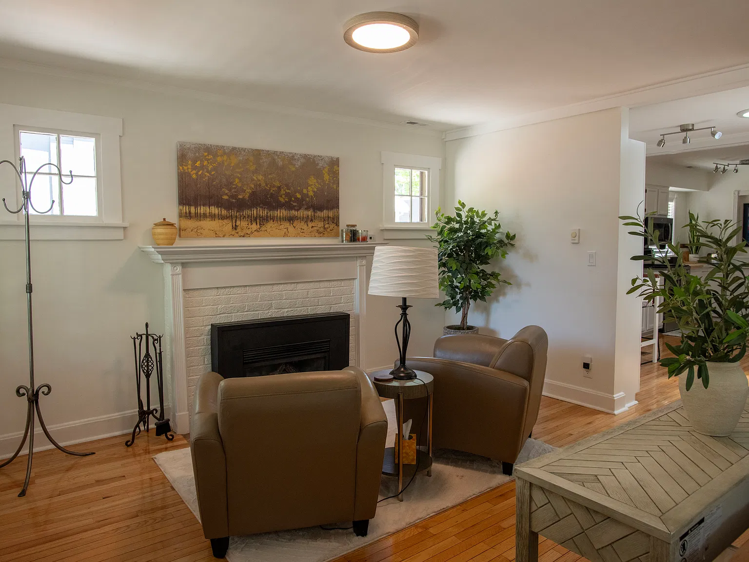 5 bed, 2150 sqft, $8,583 — Photo 4