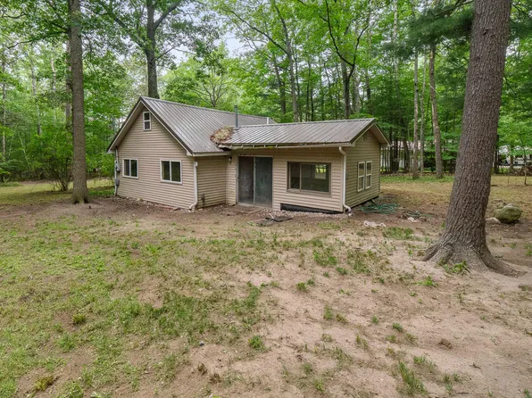 6888 Van Tassel Trl, Indian River, MI 49749