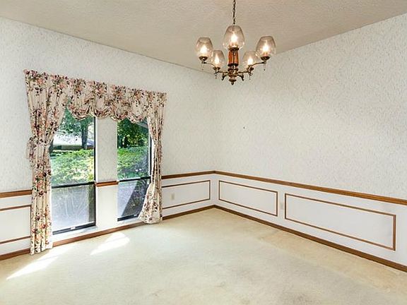 3rd image of 113 Cove Lake Dr