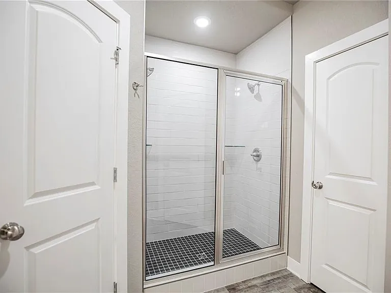 1048 Parker Ln — Photo 15